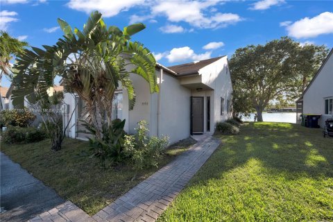 Villa ou maison à vendre à Dania Beach, Floride: 3 chambres, 96.43 m2 № 1234595 - photo 1