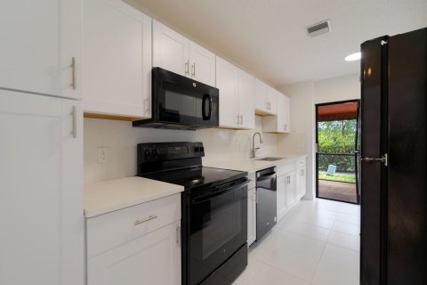 Townhouse in Wellington, Florida 3 bedrooms, 154.31 sq.m. № 1043193 - photo 17