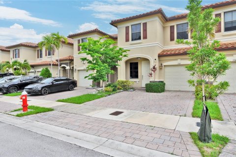 Touwnhouse à vendre à Hialeah, Floride: 4 chambres, 177.44 m2 № 1241695 - photo 10