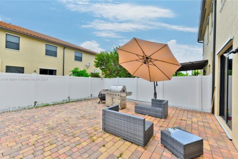 Adosado en venta en Hialeah, Florida, 4 dormitorios, 177.44 m2 № 1241695 - foto 19