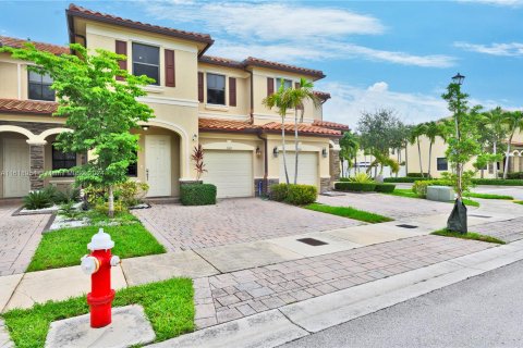 Townhouse in Hialeah, Florida 4 bedrooms, 177.44 sq.m. № 1241695 - photo 29