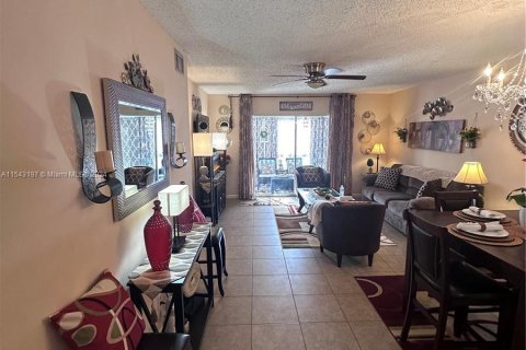Condo in Margate, Florida, 2 bedrooms  № 1042927 - photo 2