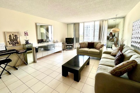 Condo in Aventura, Florida, 1 bedroom  № 1078400 - photo 8