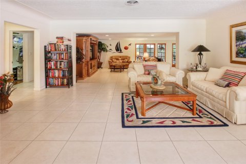 House in Lighthouse Point, Florida 4 bedrooms, 259.66 sq.m. № 1040595 - photo 29