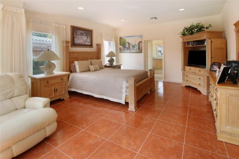 House in Lighthouse Point, Florida 4 bedrooms, 259.66 sq.m. № 1040595 - photo 21