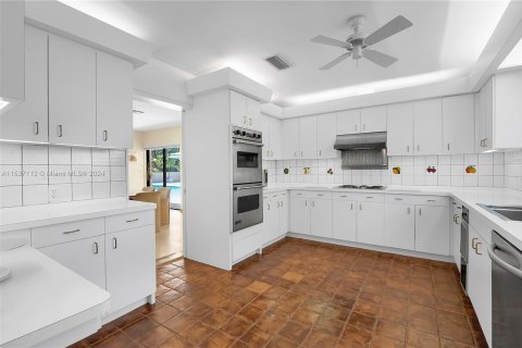 Villa ou maison à vendre à Coral Gables, Floride: 5 chambres, 502.69 m2 № 1021640 - photo 18