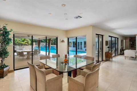 Villa ou maison à vendre à Coral Gables, Floride: 5 chambres, 502.69 m2 № 1021640 - photo 5