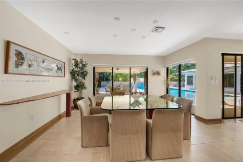 Villa ou maison à vendre à Coral Gables, Floride: 5 chambres, 502.69 m2 № 1021640 - photo 19