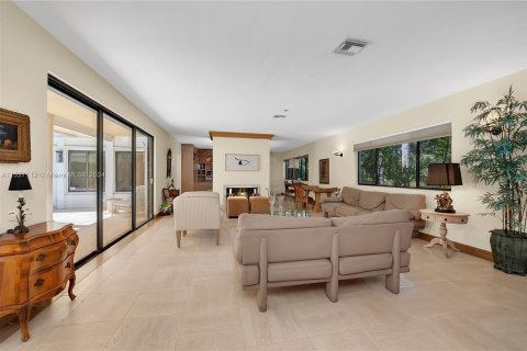Villa ou maison à vendre à Coral Gables, Floride: 5 chambres, 502.69 m2 № 1021640 - photo 6