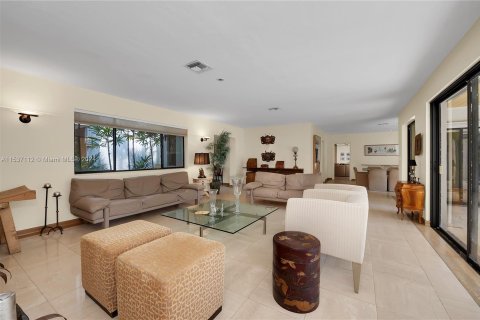 Villa ou maison à vendre à Coral Gables, Floride: 5 chambres, 502.69 m2 № 1021640 - photo 7
