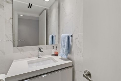 Condo in Miami Beach, Florida, 3 bedrooms  № 1021560 - photo 16