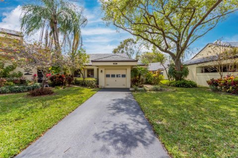 Casa en venta en Plantation, Florida, 3 dormitorios, 143.81 m2 № 1064994 - foto 1