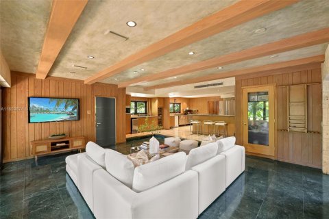 House in Coral Gables, Florida 5 bedrooms, 499.91 sq.m. № 1224022 - photo 19