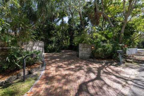 House in Coral Gables, Florida 5 bedrooms, 499.91 sq.m. № 1224022 - photo 3