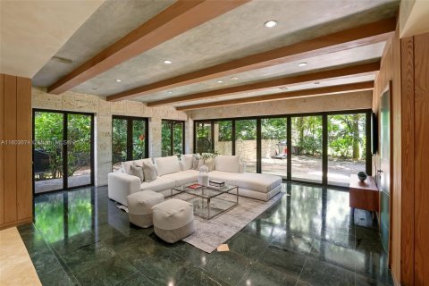 House in Coral Gables, Florida 5 bedrooms, 499.91 sq.m. № 1224022 - photo 17