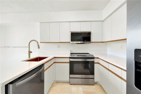 Condo in Aventura, Florida, 1 bedroom  № 1405927 - photo 4