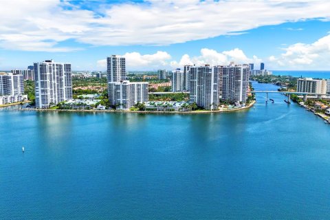 Condominio en venta en Aventura, Florida, 1 dormitorio, 97.55 m2 № 1405927 - foto 29