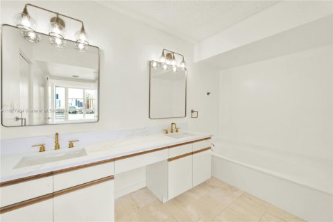 Condo in Aventura, Florida, 1 bedroom  № 1405927 - photo 13