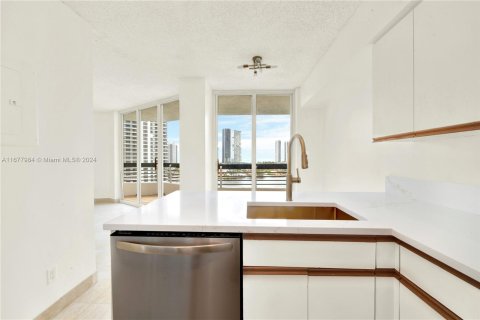 Condominio en venta en Aventura, Florida, 1 dormitorio, 97.55 m2 № 1405927 - foto 5