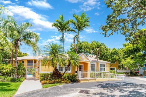 Condo in Dania Beach, Florida, 2 bedrooms  № 1242179 - photo 16