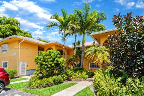 Condo in Dania Beach, Florida, 2 bedrooms  № 1242179 - photo 3