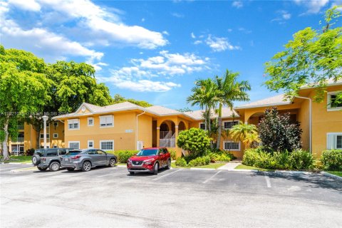 Condo in Dania Beach, Florida, 2 bedrooms  № 1242179 - photo 18