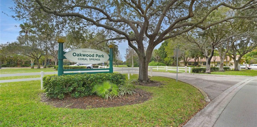 Villa ou maison à Coral Springs, Floride 4 chambres, 215.16 m2 № 1079747