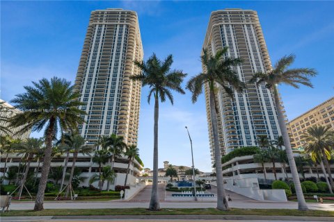 Condo in Miami Beach, Florida, 2 bedrooms  № 1238266 - photo 29