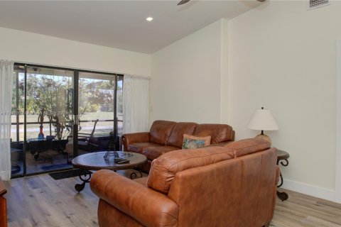 Casa en venta en Tamarac, Florida, 2 dormitorios, 91.97 m2 № 1035521 - foto 14