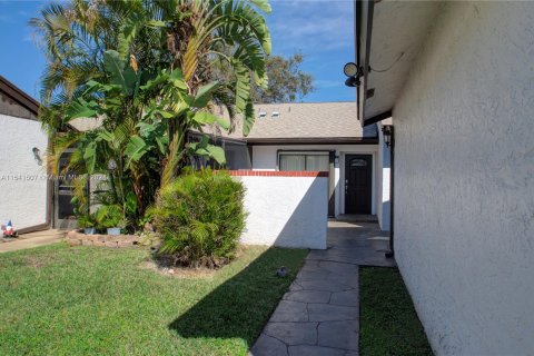Casa en venta en Tamarac, Florida, 2 dormitorios, 91.97 m2 № 1035521 - foto 2
