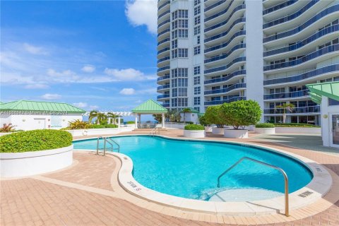 Condominio en venta en Sunny Isles Beach, Florida, 3 dormitorios, 169.08 m2 № 1019629 - foto 11