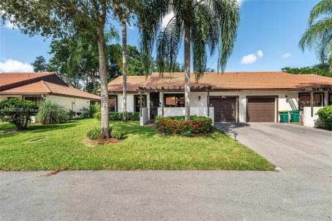 Villa ou maison à vendre à Tamarac, Floride: 2 chambres, 138.61 m2 № 1379158 - photo 2