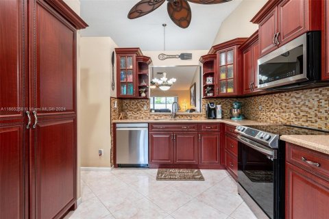 Villa ou maison à vendre à Tamarac, Floride: 2 chambres, 138.61 m2 № 1379158 - photo 12