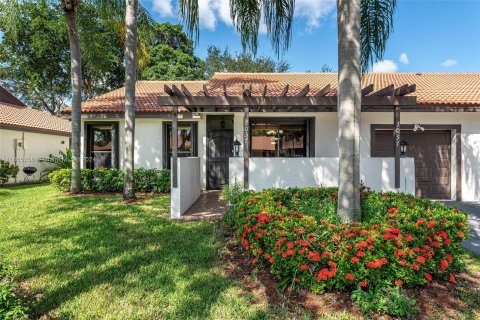 Villa ou maison à vendre à Tamarac, Floride: 2 chambres, 138.61 m2 № 1379158 - photo 1