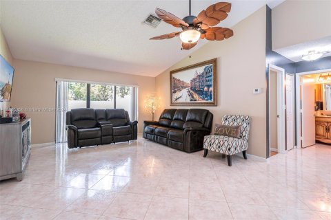 Villa ou maison à vendre à Tamarac, Floride: 2 chambres, 138.61 m2 № 1379158 - photo 20