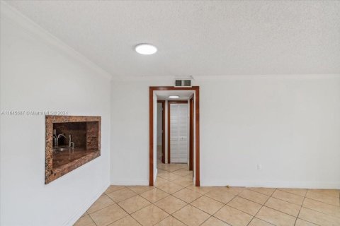 Copropriété à vendre à Miami Lakes, Floride: 2 chambres, 87.33 m2 № 1330912 - photo 5