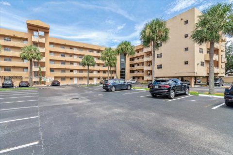 Condo in Miami Lakes, Florida, 2 bedrooms  № 1330912 - photo 2