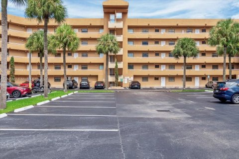 Copropriété à vendre à Miami Lakes, Floride: 2 chambres, 87.33 m2 № 1330912 - photo 1