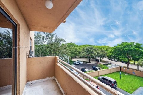 Copropriété à vendre à Miami Lakes, Floride: 2 chambres, 87.33 m2 № 1330912 - photo 21