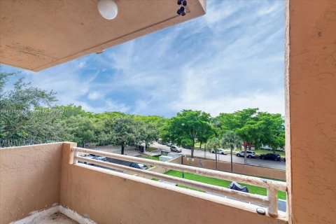 Condo in Miami Lakes, Florida, 2 bedrooms  № 1330912 - photo 20