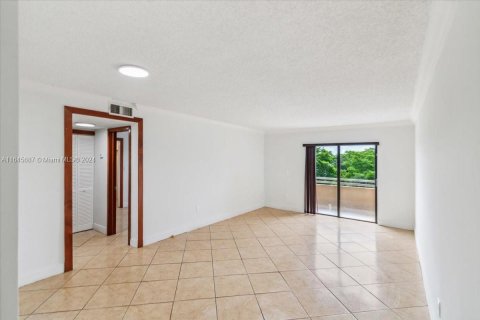 Condo in Miami Lakes, Florida, 2 bedrooms  № 1330912 - photo 4