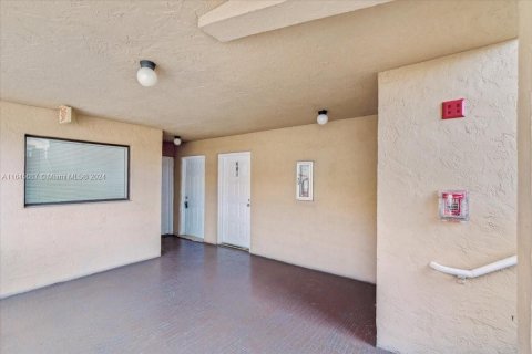 Copropriété à vendre à Miami Lakes, Floride: 2 chambres, 87.33 m2 № 1330912 - photo 25