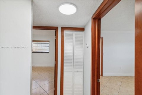 Copropriété à vendre à Miami Lakes, Floride: 2 chambres, 87.33 m2 № 1330912 - photo 10