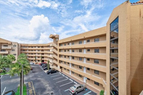 Condo in Miami Lakes, Florida, 2 bedrooms  № 1330912 - photo 29