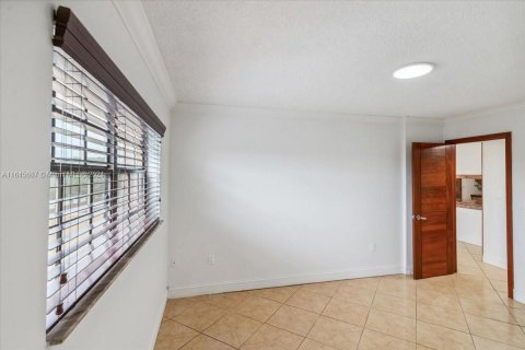 Copropriété à vendre à Miami Lakes, Floride: 2 chambres, 87.33 m2 № 1330912 - photo 12