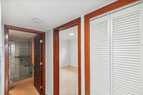 Copropriété à vendre à Miami Lakes, Floride: 2 chambres, 87.33 m2 № 1330912 - photo 14