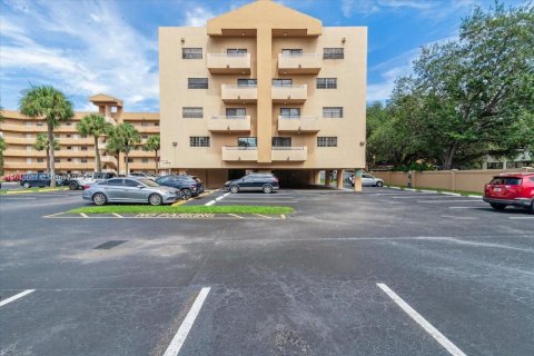 Copropriété à vendre à Miami Lakes, Floride: 2 chambres, 87.33 m2 № 1330912 - photo 28