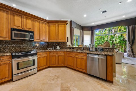 House in Weston, Florida 5 bedrooms, 305.18 sq.m. № 1331813 - photo 15