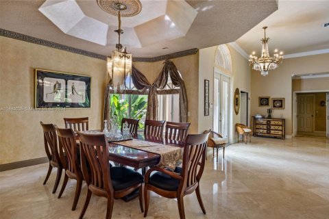 House in Weston, Florida 5 bedrooms, 305.18 sq.m. № 1331813 - photo 6