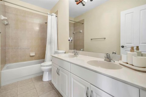 Casa en venta en Miramar, Florida, 5 dormitorios, 395.95 m2 № 1331635 - foto 27